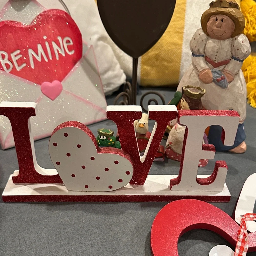 Valentine's Day Heart Decor Set - Picture 8 of 16